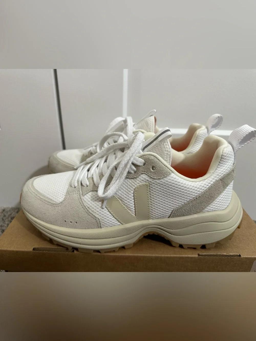 Veja Venturi Alveomesh Sneakers in Cream and White - Picture 5 of 7